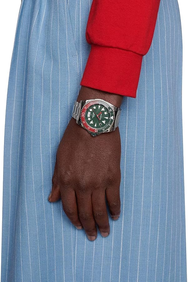 Gucci Dive Quartz Green Dial Silver Steel Strap Watch For Men - YA136222 Buy Now By Gucci