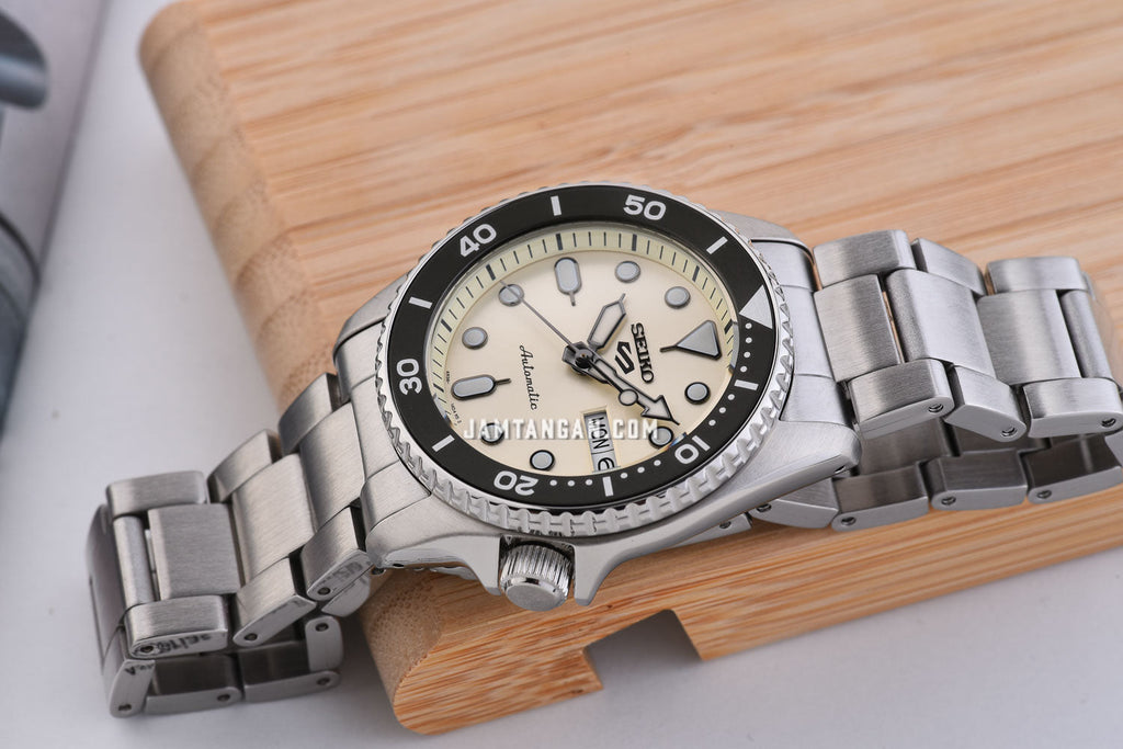 Seiko 5 Sports SKX Automatic Cream Dial Silver Steel Strap Watch For Men - SRPK31K1 Buy Now By Seiko
