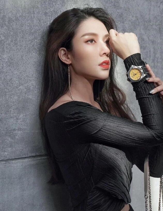 Breitling Avenger Automatic 45mm Seawolf Yellow Dial Black Nylon Strap Watch for Men - A17319101/1X2 Buy Now By Breitling