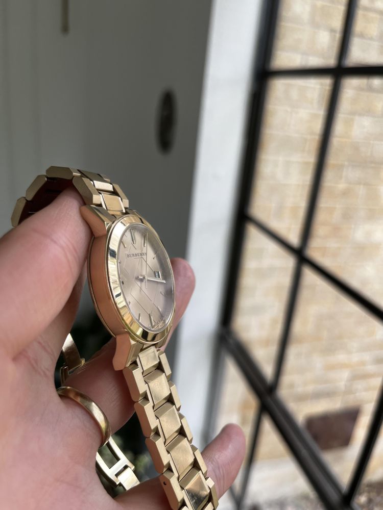 Burberry The City Gold Dial Gold Steel Strap Watch for Women - BU9033 Buy Now By Burberry