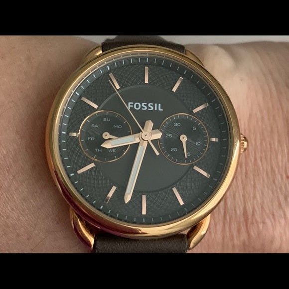 Fossil Tailor Grey Dial Grey Leather Strap Watch for Women - ES3913 Buy Now By Fossil